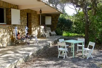Image de Ă 400m de la plage, rez de jardin avec 1. 250 m2 de terrain clos