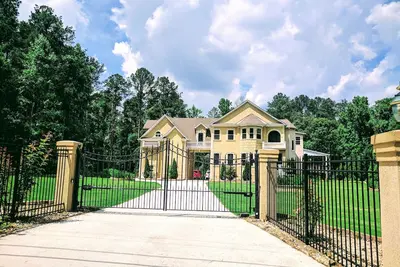 Image de Gated- 5br \/ 4. 5ba House - Lieu disponible. Internet et Grill
