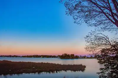 Image de Maison de plage au bord de l'eau: vues incroyables avec Canoe ARRIÈRE!