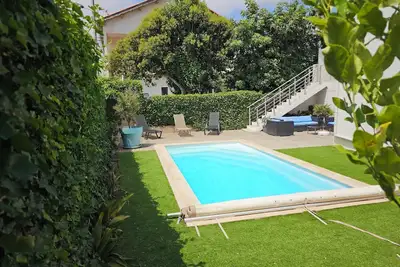 Image de Superbe maison avec jardin en plein centre-ville à 2 minutes à pied des Halles! !