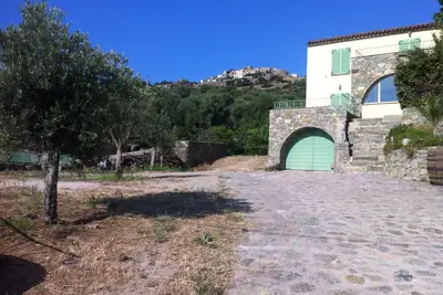 Image de Villa neuve entre mer et montagne à proximité de tout commerce.