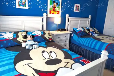 Image de Luxueux condo sur le thème de Mickey - les enfants vont l'adorer! Seulement 2 milles à Disney!
