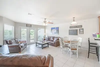 Image de Hou La La! Superbe Vue Nouveau Braunfels Waterwheel Luxury River Condo près de Schlitterbahn