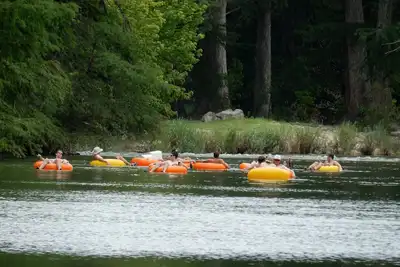 Image de Façade de la rivière! ! 600 'de rivière Guadalupe privée - Tubes / Flotteurs inclus!