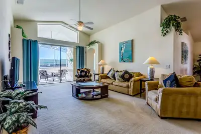 Image de Superbement meublé villa avec 4 chambres sud privée face à la piscine