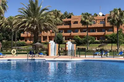 Image de Appartement au bord de la piscine | Rez-de-chaussée avec grand balcon | A \/ C | WiFi | | Plage 800m