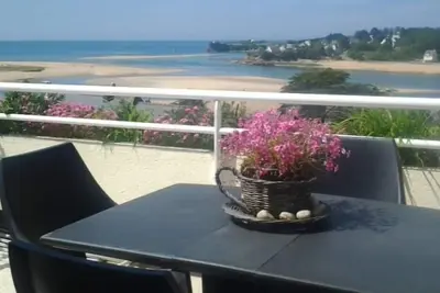 Image de La plage comme horizon avec cet appartement vacances T3 avec terrasse solarium