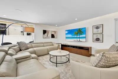 Image de Location mensuelle de janvier / meilleur prix / plus grand condo avec piscine privée et patio