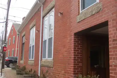 Image de Situé sur Warren's Historic Waterfront Adjacent