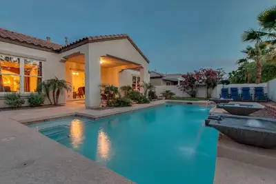 Image de ~ Palazzo ~ Piscine & Spa CHAUFFÉS ~ Vrai 13 Lits ~ Stadiums Surprise Et Goodyear, Tennis, Golf!