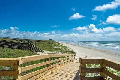 Image de 35% de réduction, rénové après l'ouragan, le plus proche de la plage, promenade privée