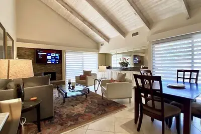 Image de Sophisticated & Chic: Condo 1 chambre bien aménagé, terrasses privées, vues ~ géré par Greenday!