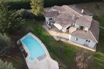 Image de Grande maison, avec piscine hydromassage, 5 chambres avec sb & wc individuels