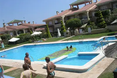 Image de Bungalow avec terrasse à 800 mètres de la mer