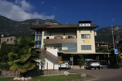 Image de Appartement ensoleillé dans un emplacement idéal au bord du lac Kaltern, village historique, vignes