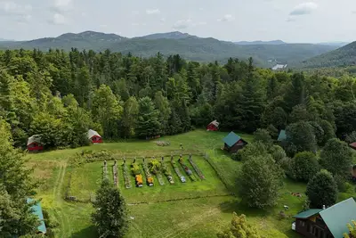 Image de Glamp Thomas Sur Adk Farm Offres Confidentialité, Contemplation des étoiles et les montagnes