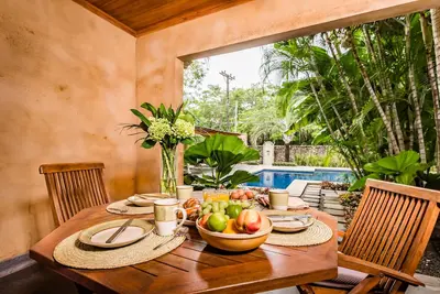 Image de Spacieuse villa 5 étoiles 2br \/ 2 salles de bain - À quelques pas de Blue Water & White Sand Beach