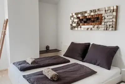 Image de Penthouse avec vue sur le lac et accès au lac dans le calme Velden