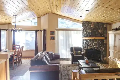 Image de Maison ensoleillée et confortable à distance de marche du lac