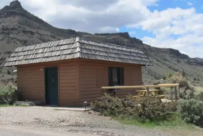 Image de The Stewart - Cabine avec vue sur la montagne, près de Yellowstone