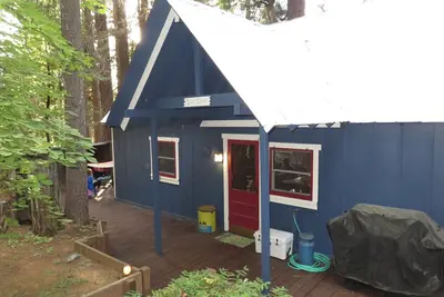 Image de Cabine confortable avec une courte promenade pour voler dans Lake \/ Blue Lake Springs