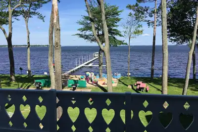 Image de Mignon, propre chalet au bord du lac Houghton, 4-6 personnes