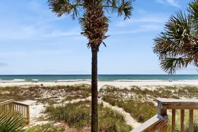 Image de Beachside Joy! Adorable, confortable et en bord de mer - pas un condo! ! !