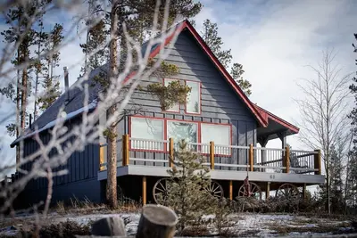 Image de Chalet de montagne isolé avec bain à remous privé
