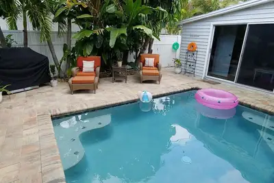 Image de Piscine, Vie PRIVÉE Et ÉTAPES De La Plage À Distance
