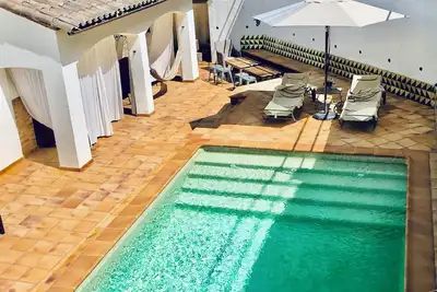 Image de 'Mas Blanc' pour visiter Barcelona d'une manière différente - ton réfuge méditerranéen avec piscine à un pas du centre ville et des meilleures plages