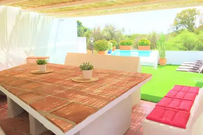 Image de Maison avec piscine privée 7 chambres pour 14 personnes et près de la plage