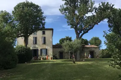 Image de Maison de maître avec belle vue, immenses jardins et piscine privée.