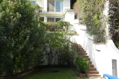 Image de Appartement Deluxe COMPLÈTEMENT MEUBLÉ Dans Un Quartier Calme Et RÉSIDENTIEL
