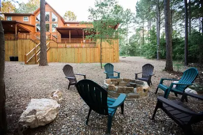 Image de Nouveau! Party of Five Lodge! 5 Bdrms; 4. 5 Bths; Salle de jeux; Jacuzzi; Anneau de feu