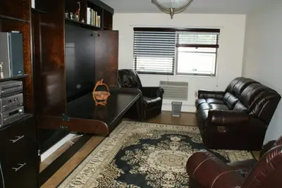 Appartement de luxe 1 chambre calme et propre dans un joli quartier.