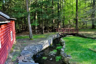 Image de Trois Ponts Cottage Retraite 3 flux, 4 acres Poconos Paradise w / Services