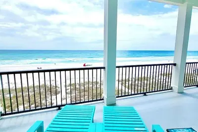 Image de Gulf Front-Beach Side - Beautiful House 2680 q ft-Descendez du balcon sur la plage