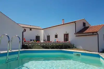 Image de Superbe fermette idéale pour se détendre en famille ou entre amis. 74397\/Al