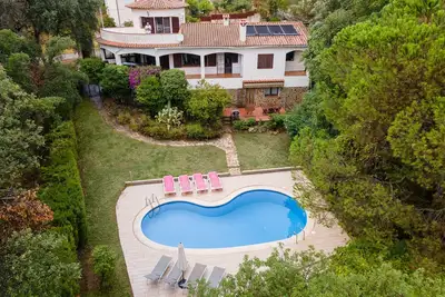 Image de Superb villa with fantastic private garden + heated pool + WiFi