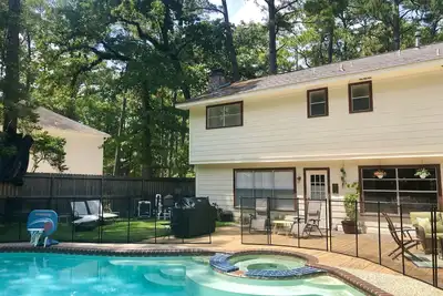 Image de The Salt Lick Retreat ~ Une oasis tranquille au Texas ~ 3br \/ 2. 5ba; Alarme; Bassin; Jacuzzi