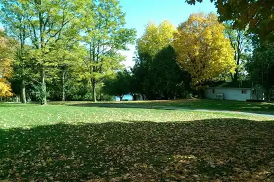 Image de Chalet douillet situé sur un terrain au bord du lac Champlain de 1, 5 acre