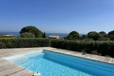 Image de Ste Lucie De Porto Vecchio Pinarello villa vue mer\/piscine chauffée climatisée