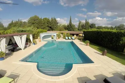 Image de Gîte Le Riad maison de vacances au calme piscine et jacuzzi jardin Carpentras