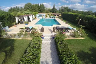 Image de Maison De Vacances Au Calme Avec Grande Piscine Et Jacuzzi Integre A Carpentras