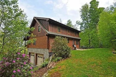 Image de Grande cabane en rondins Sur App Skimtn, HotTub, Table de billard, Kayaks, Emplacement! 100 + avis