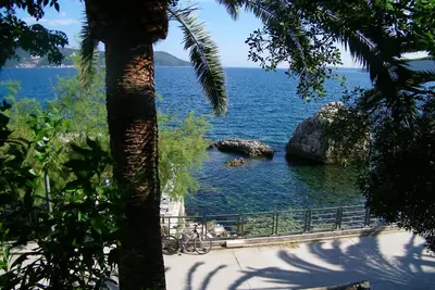 Image de Maison en contrebas de la vieille ville, près de la mer