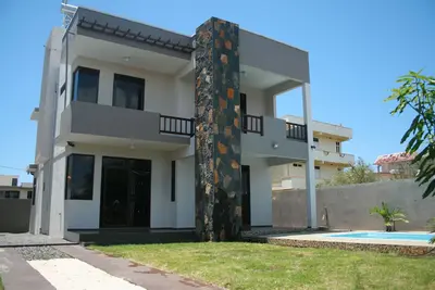 Image de Villa de luxe avec 4 chambres toutes en-suite et piscine privée, avec vue sur la mer