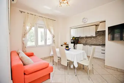Comfort Home On The Beach Parfait pour les couples Wifi gratuit Barbecue Parking Boat Mooring