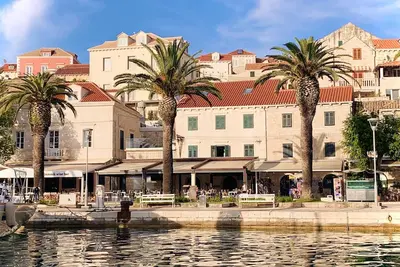 Appartement Rénové Dans La Maison En Pierre Dans Le Centre Du Vieux Cavtat