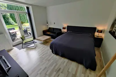 Image de Appartement Avec Terrasse Privée & Park privée - Couples & Solo voyageurs